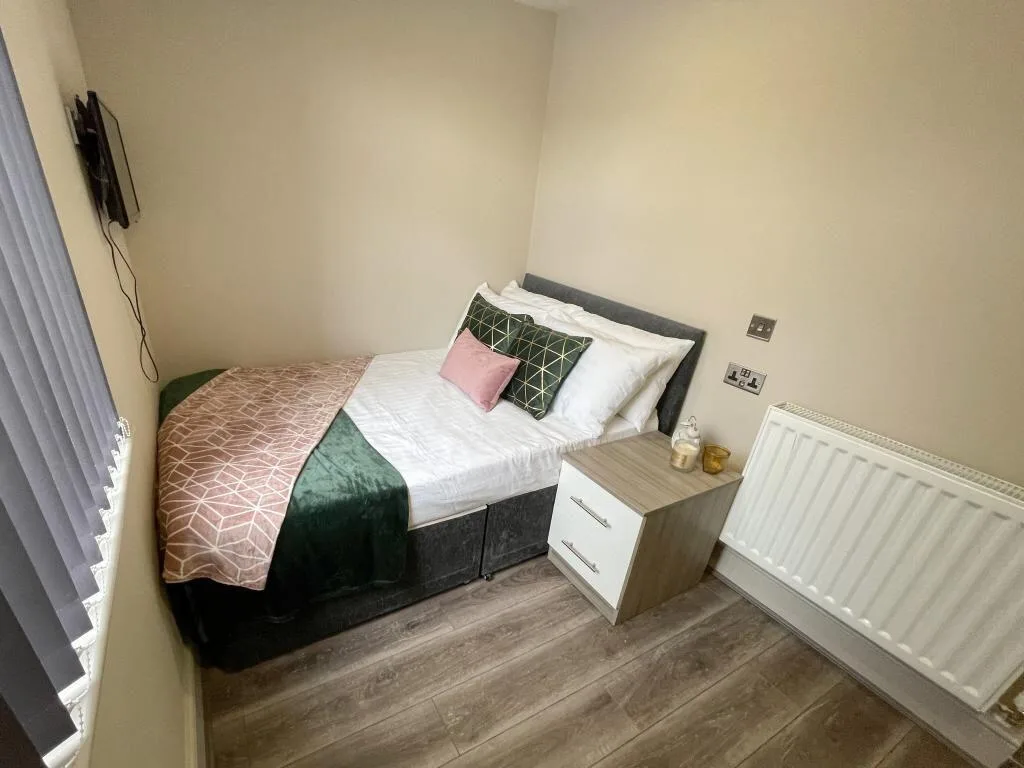 6 bedroom terraced house for rent