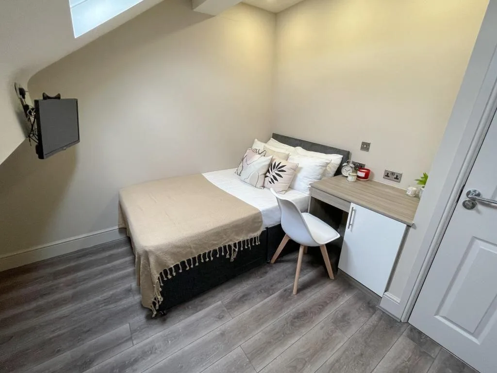 6 bedroom terraced house for rent