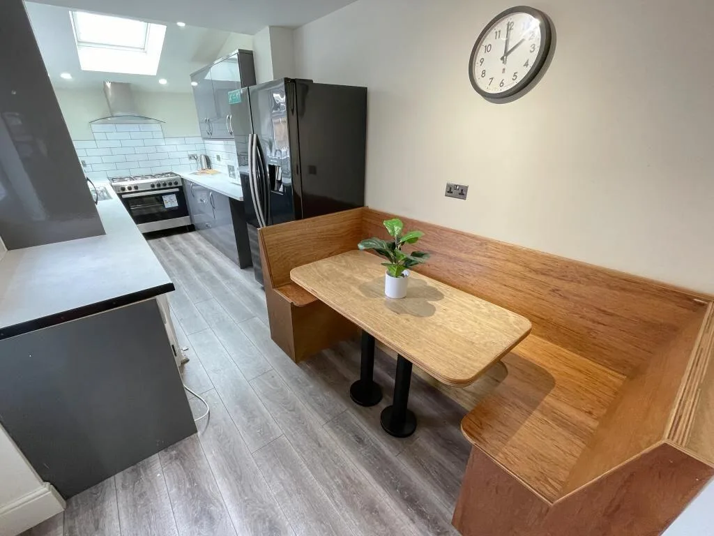 6 bedroom terraced house for rent