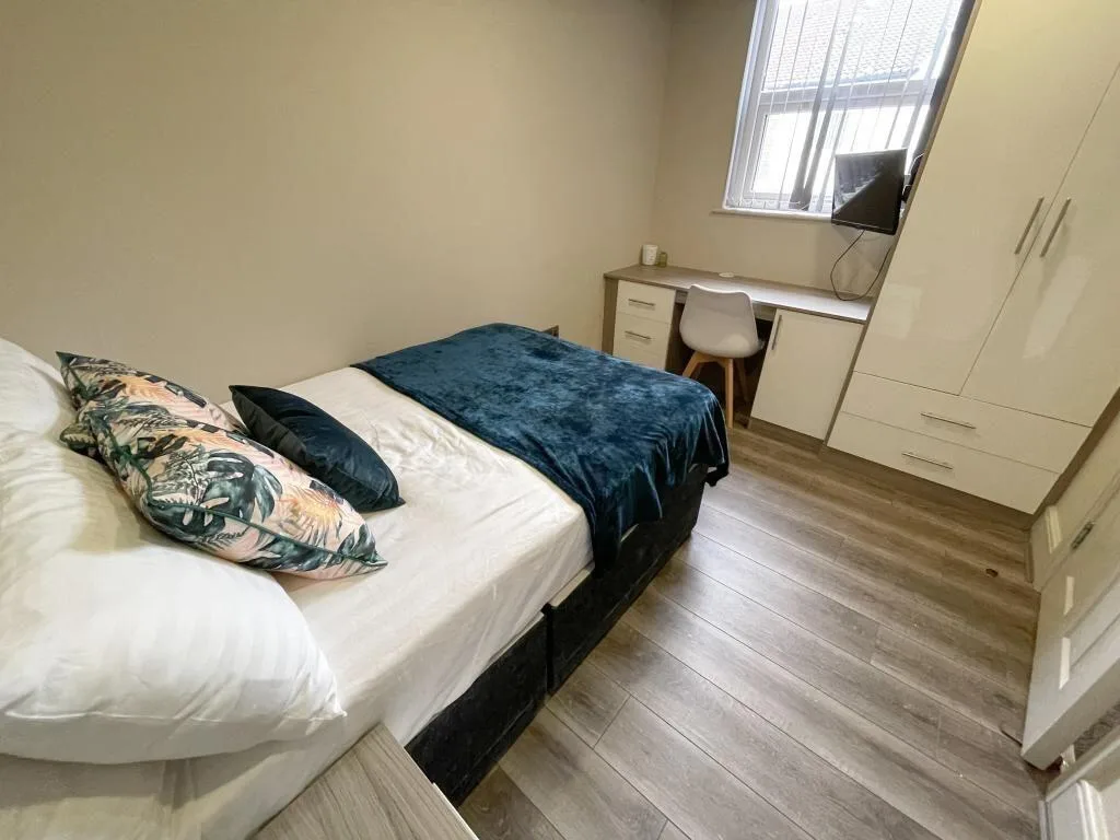 6 bedroom terraced house for rent
