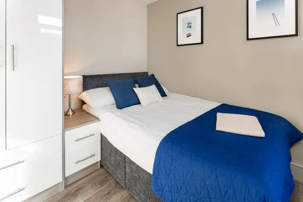 6 bedroom terraced house for rent
