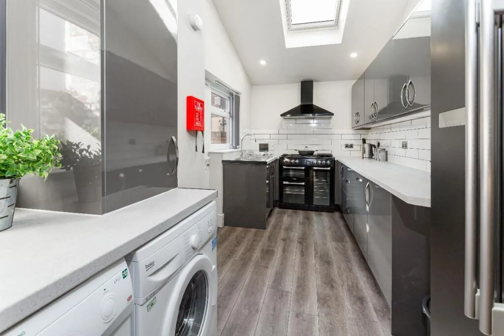 6 bedroom terraced house for rent