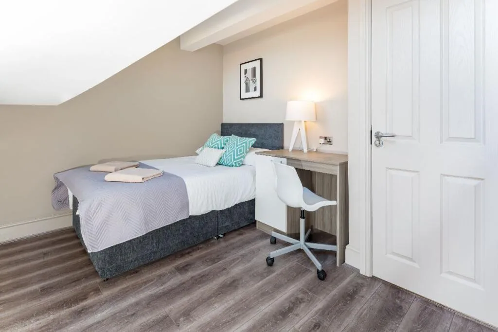 6 bedroom terraced house for rent