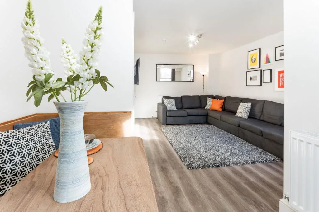 6 bedroom terraced house for rent