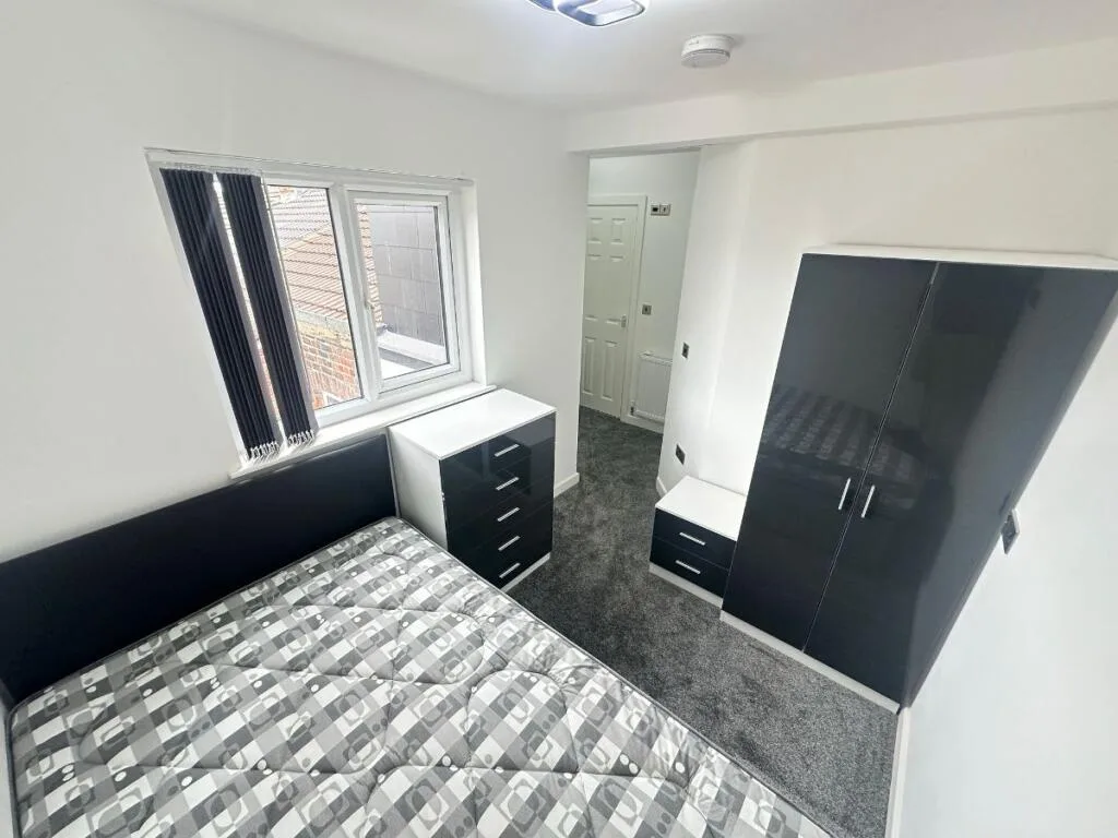 5 bedroom terraced house for rent