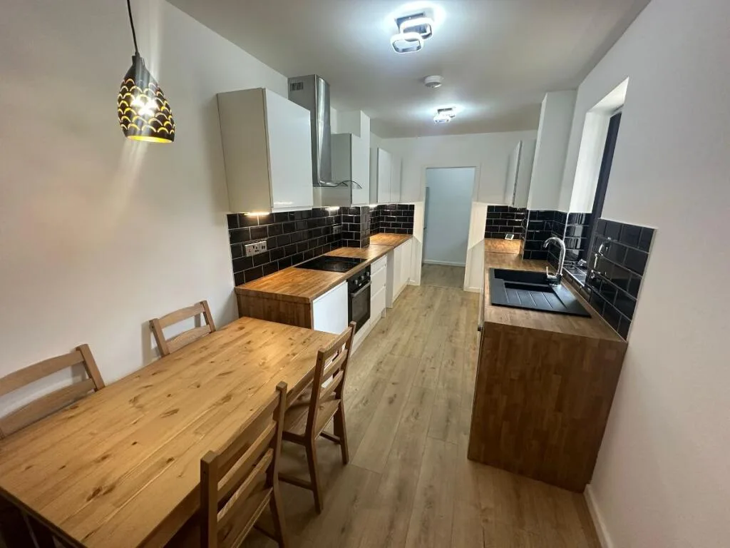 5 bedroom terraced house for rent