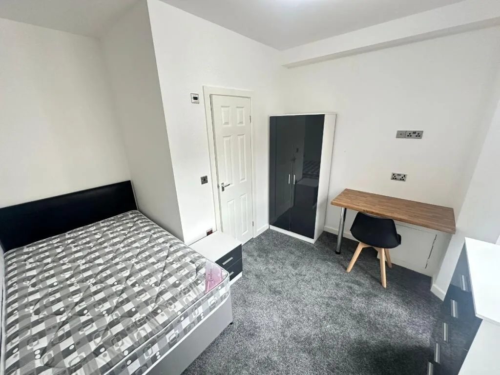 5 bedroom terraced house for rent