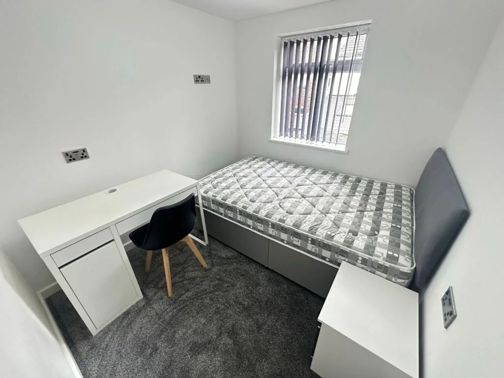 5 bedroom terraced house for rent