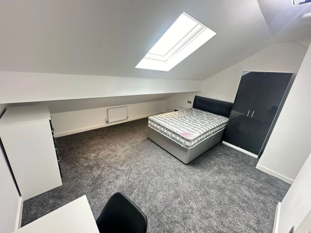 5 bedroom terraced house for rent