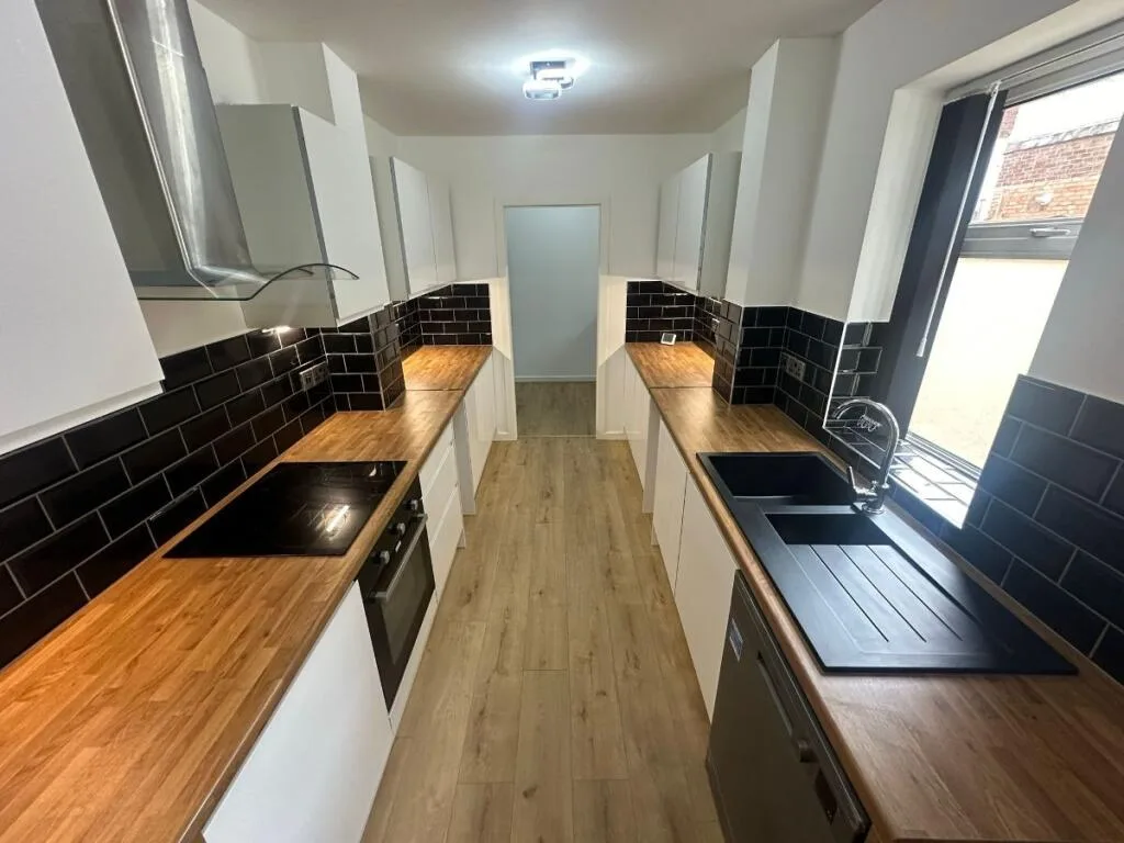 5 bedroom terraced house for rent