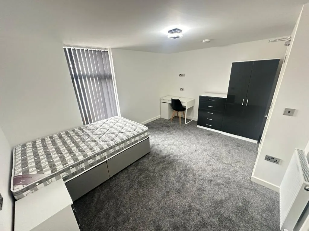 5 bedroom terraced house for rent