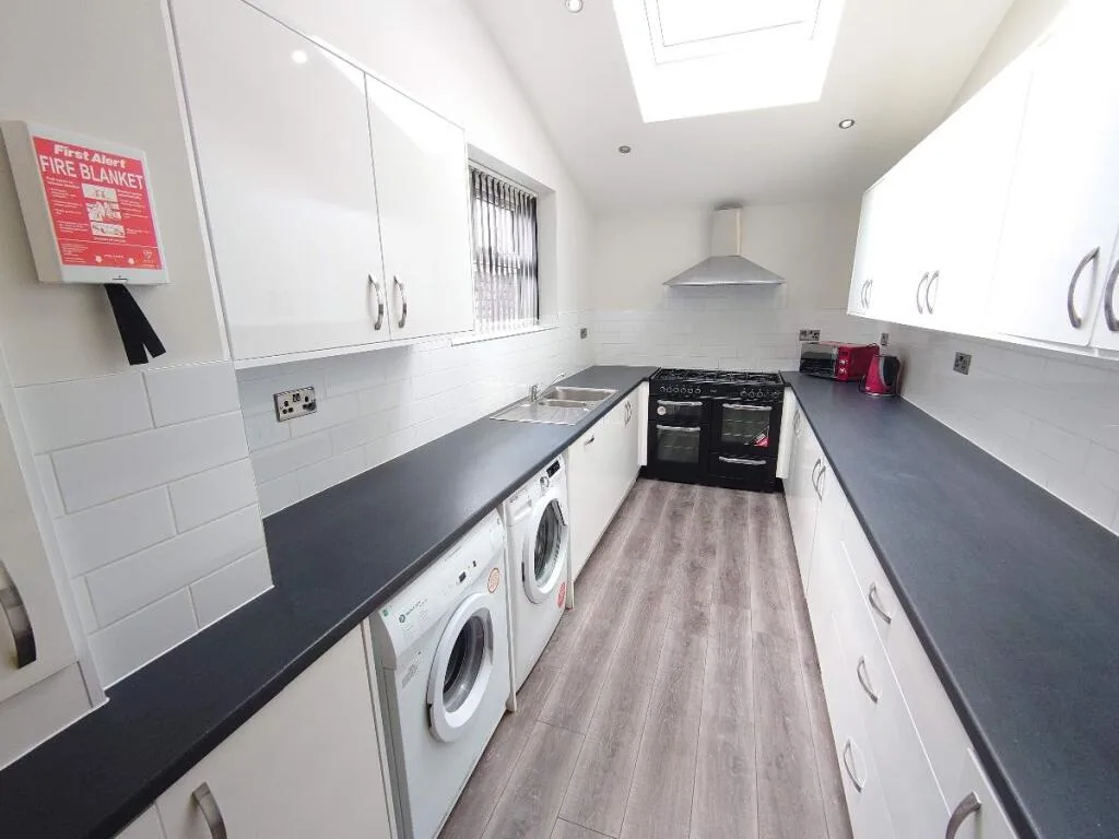 6 bedroom terraced house for rent