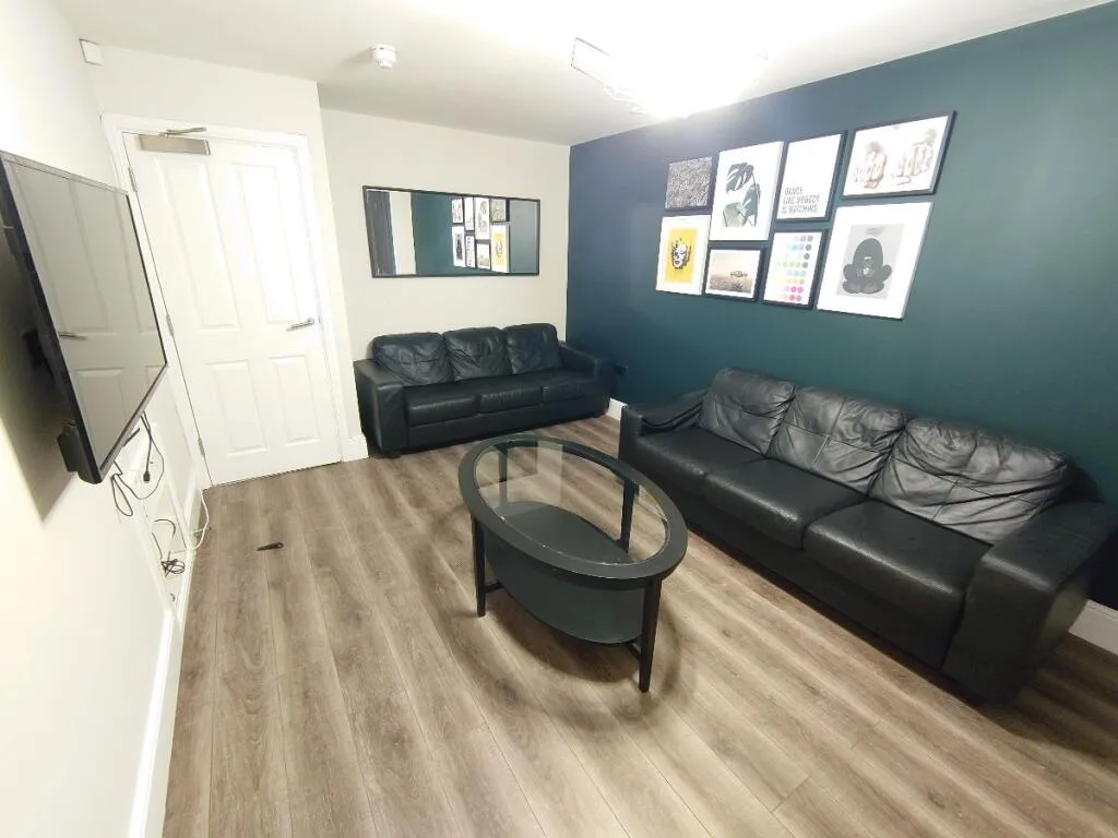 6 bedroom terraced house for rent