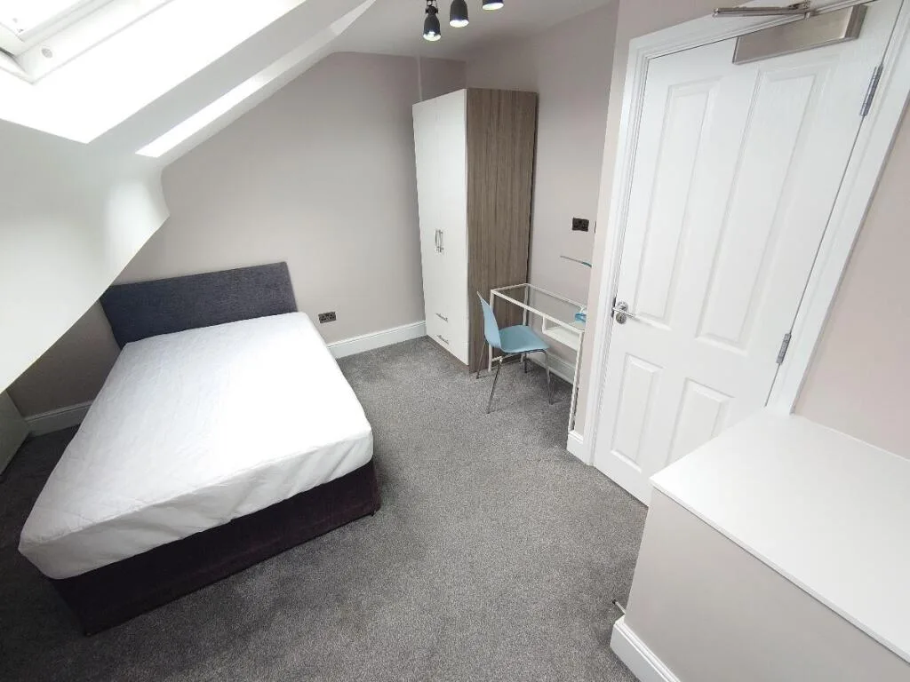 6 bedroom terraced house for rent