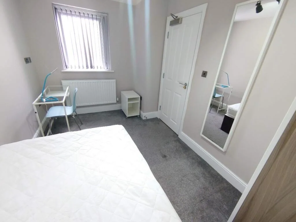 6 bedroom terraced house for rent