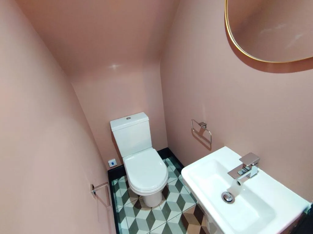 6 bedroom terraced house for rent
