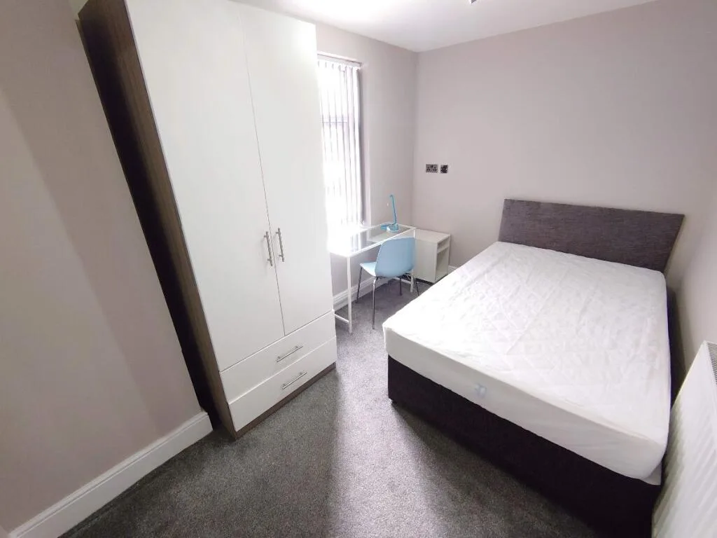 6 bedroom terraced house for rent