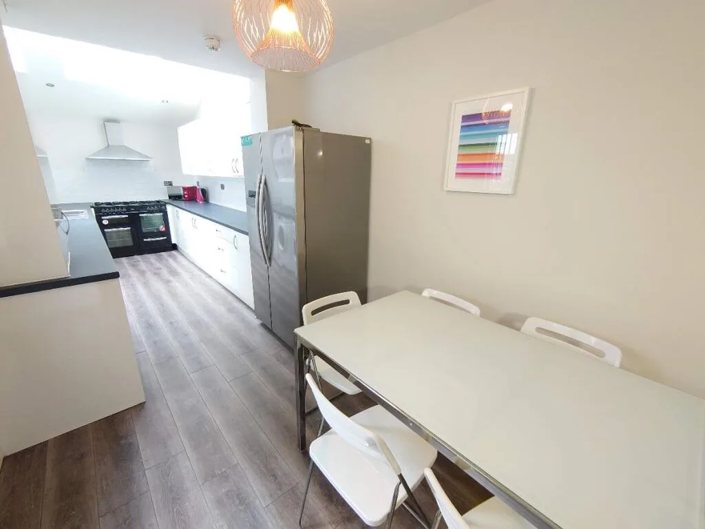 6 bedroom terraced house for rent