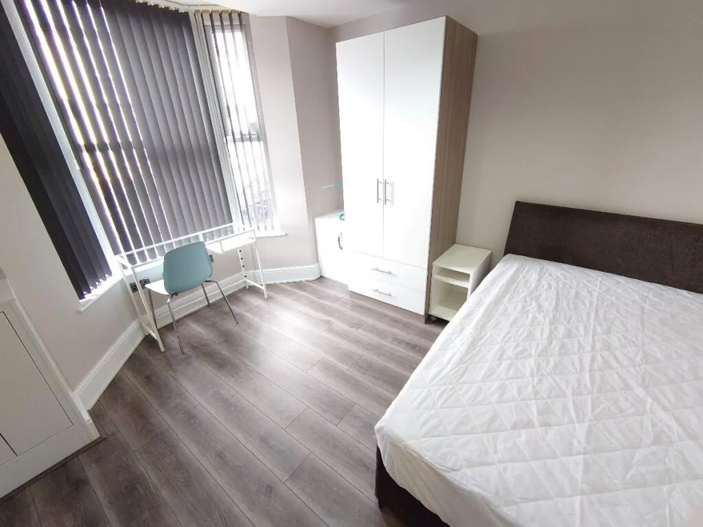 6 bedroom terraced house for rent