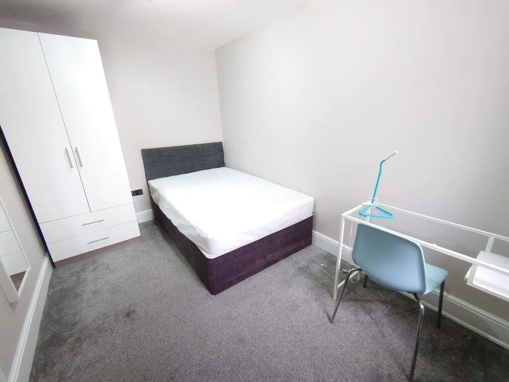 6 bedroom terraced house for rent