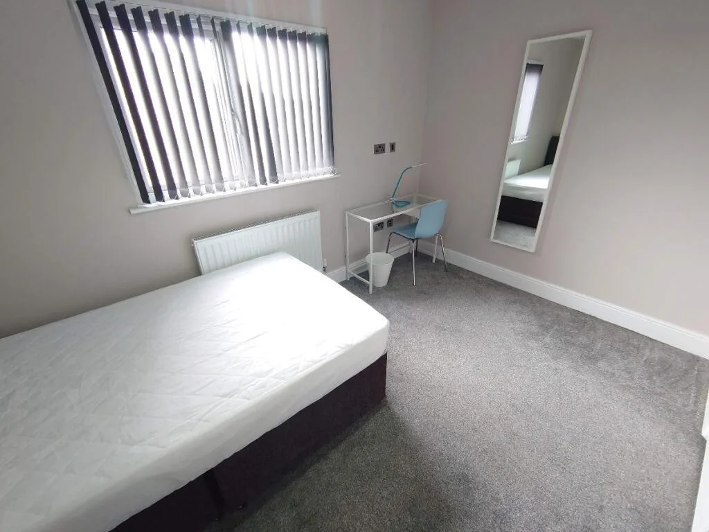 6 bedroom terraced house for rent