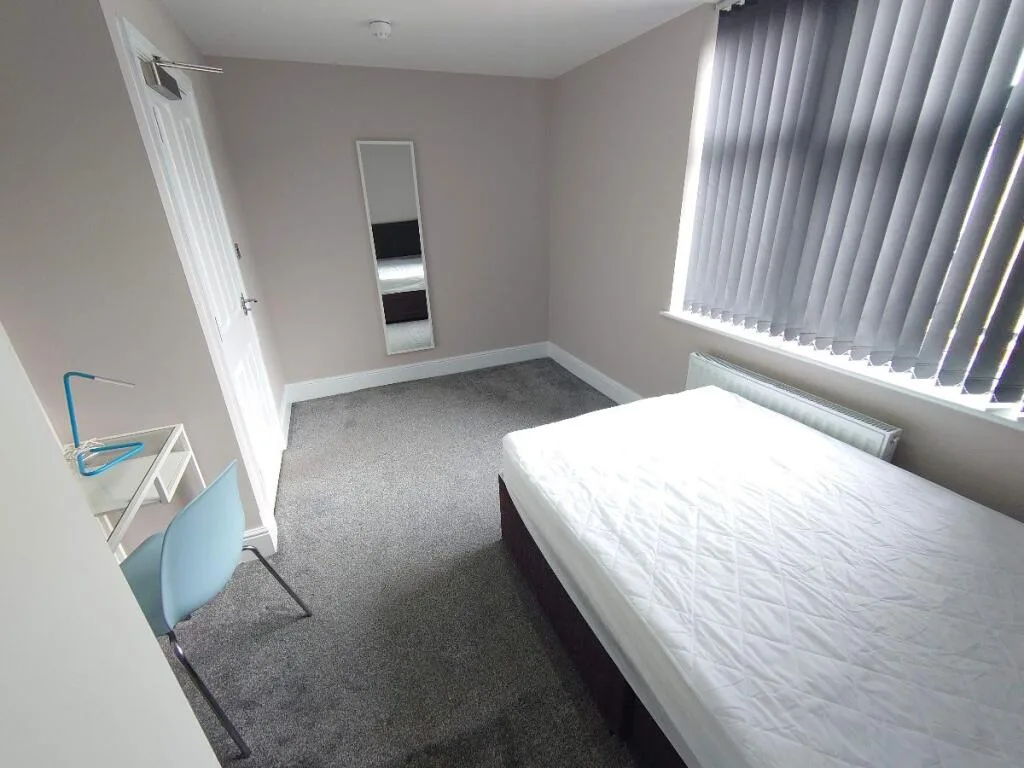 6 bedroom terraced house for rent