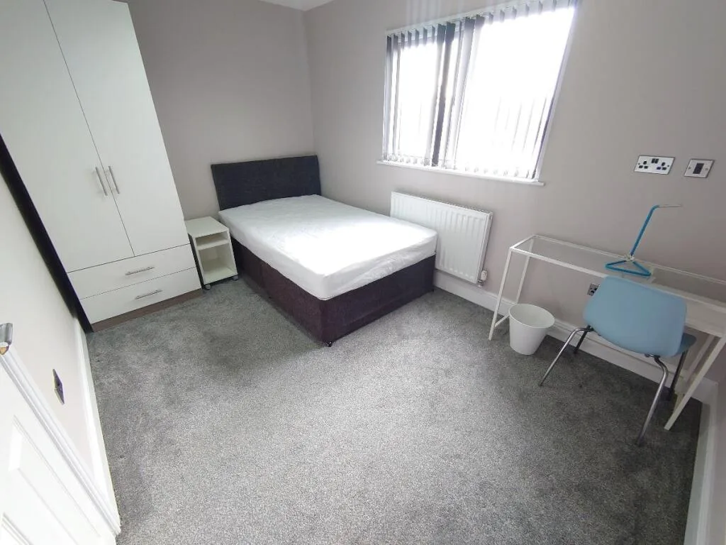 6 bedroom terraced house for rent