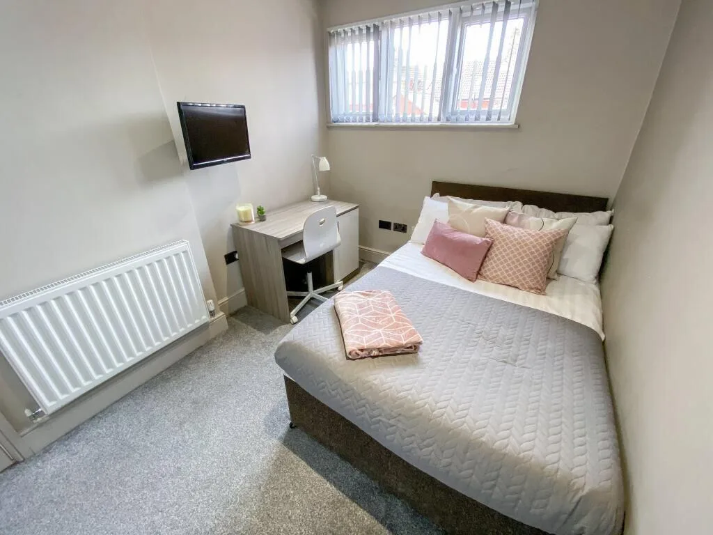 6 bedroom terraced house for rent