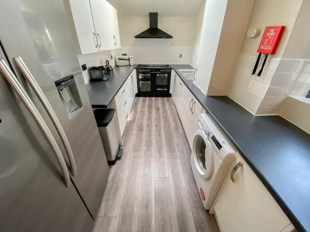 6 bedroom terraced house for rent