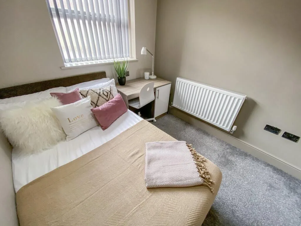 6 bedroom terraced house for rent