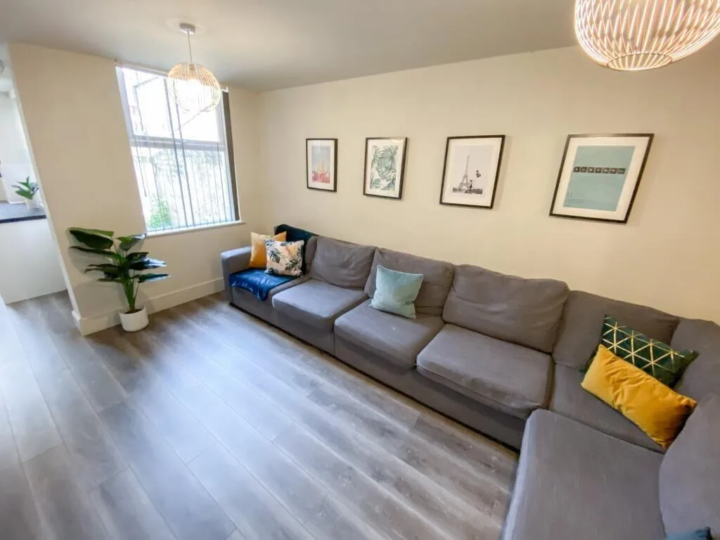 6 bedroom terraced house for rent
