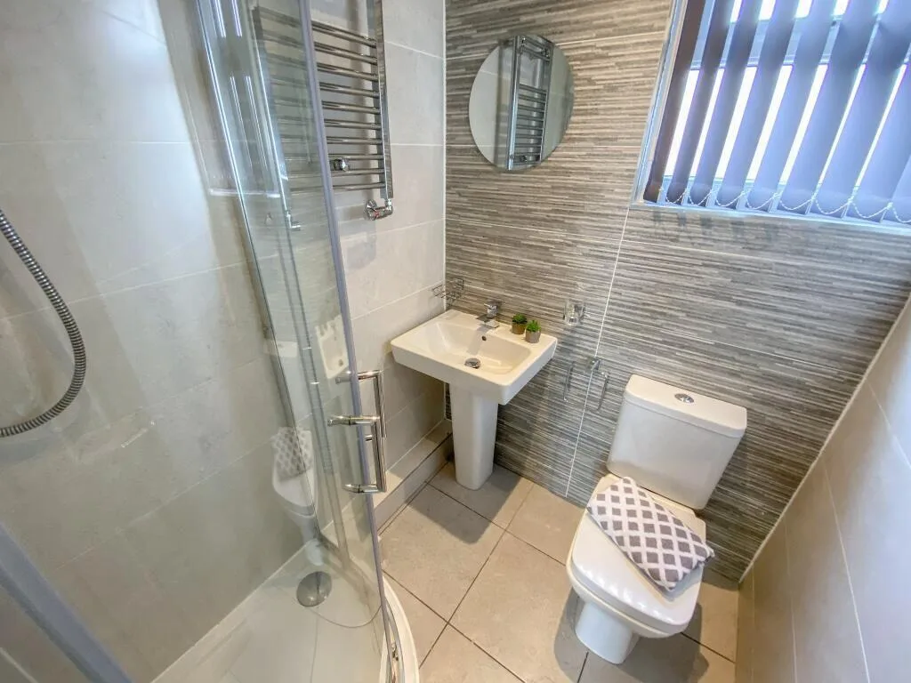 6 bedroom terraced house for rent