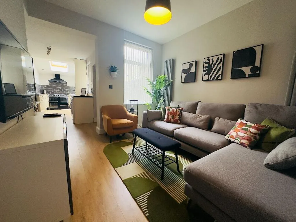 6 bedroom terraced house for rent