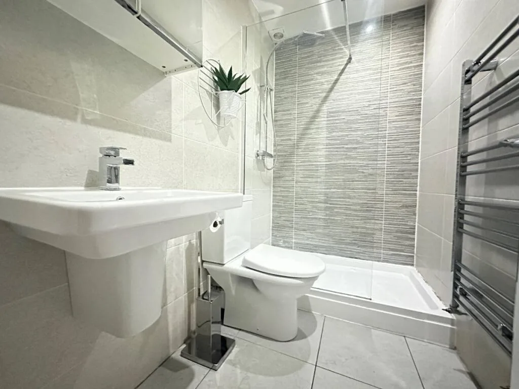 6 bedroom terraced house for rent