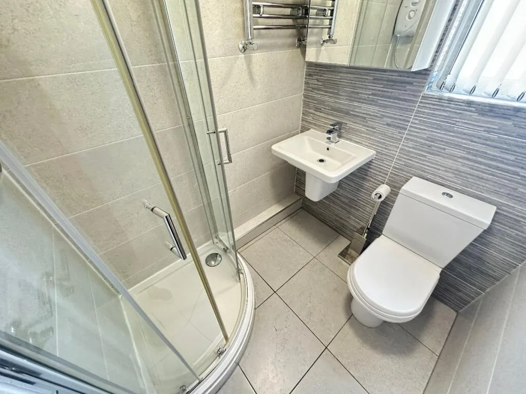 6 bedroom terraced house for rent