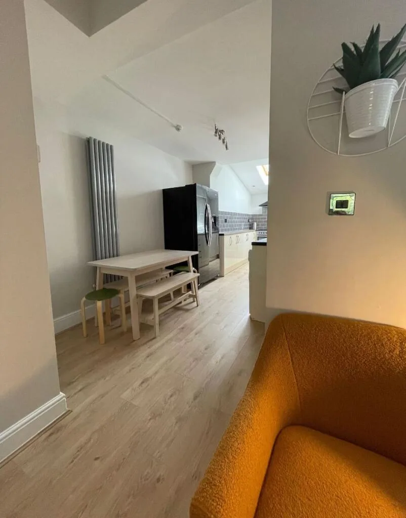 6 bedroom terraced house for rent