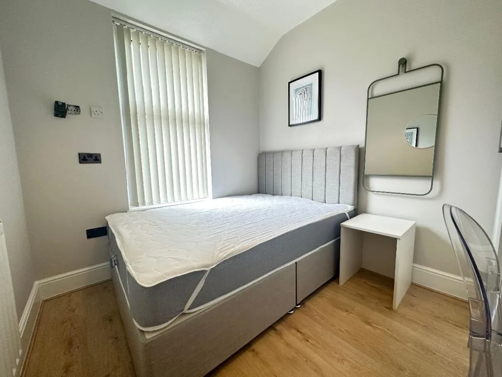 6 bedroom terraced house for rent