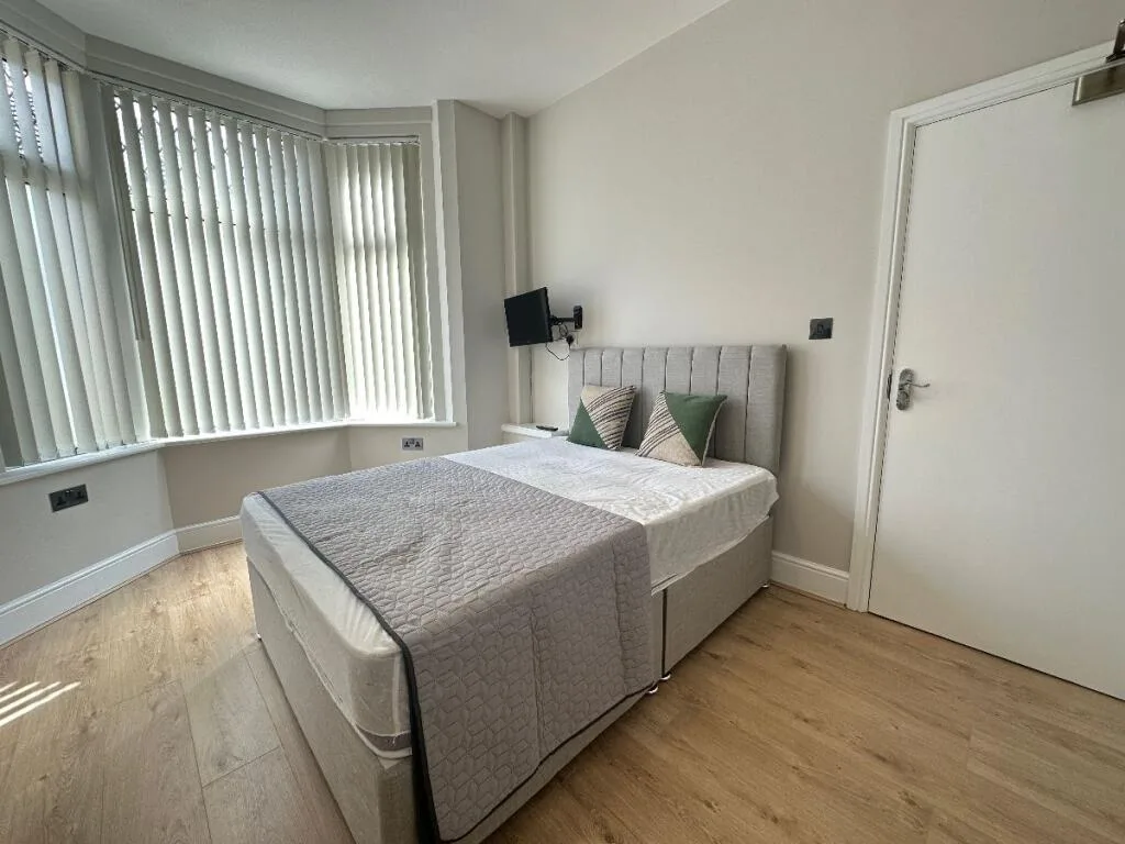 6 bedroom terraced house for rent