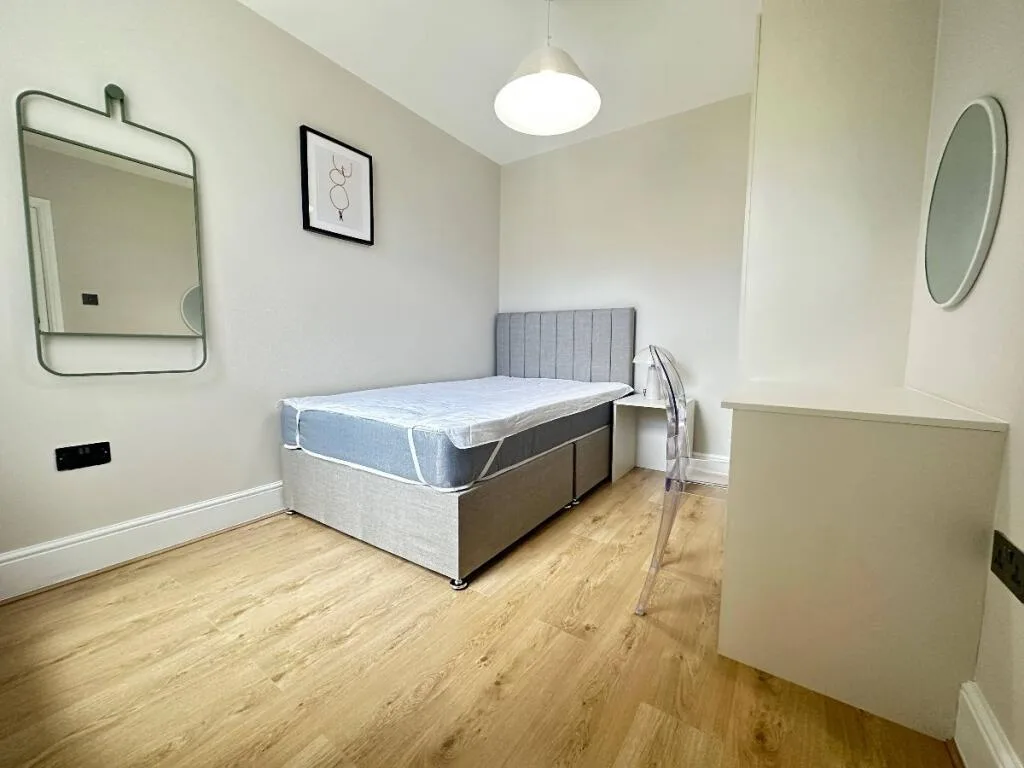 6 bedroom terraced house for rent