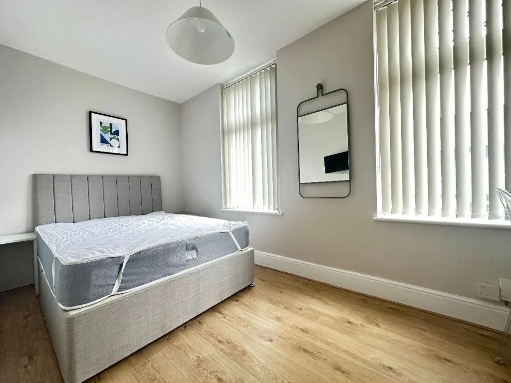 6 bedroom terraced house for rent