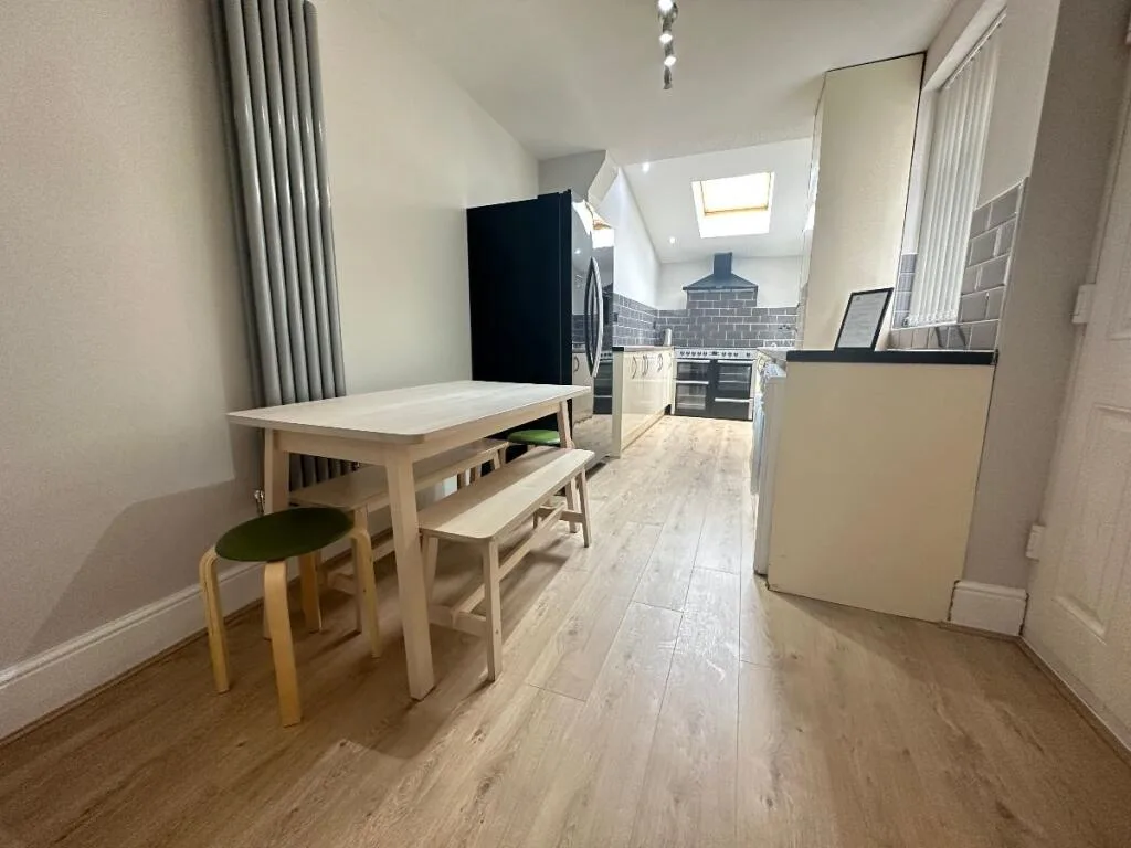 6 bedroom terraced house for rent