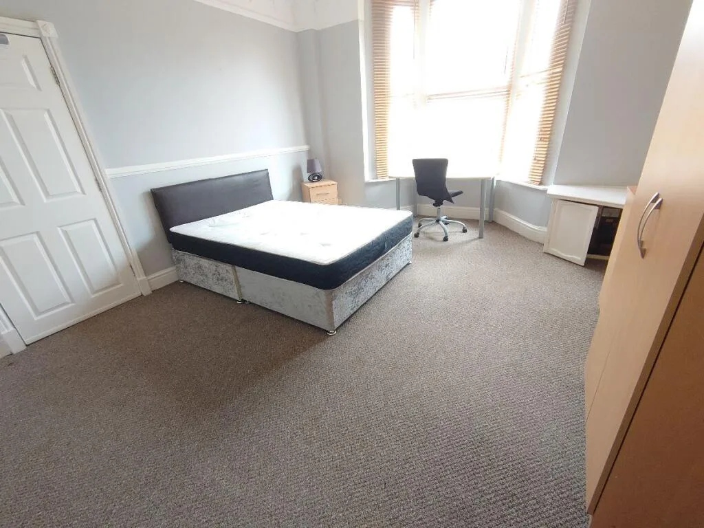 4 bedroom semi-detached house for rent