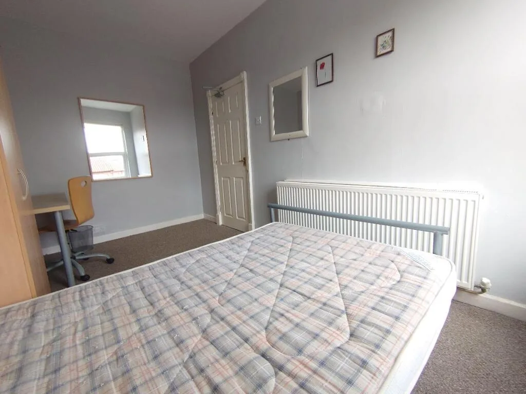 4 bedroom semi-detached house for rent