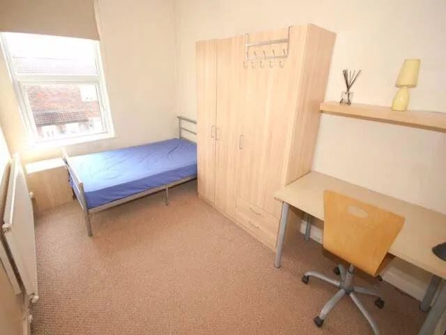 4 bedroom semi-detached house for rent