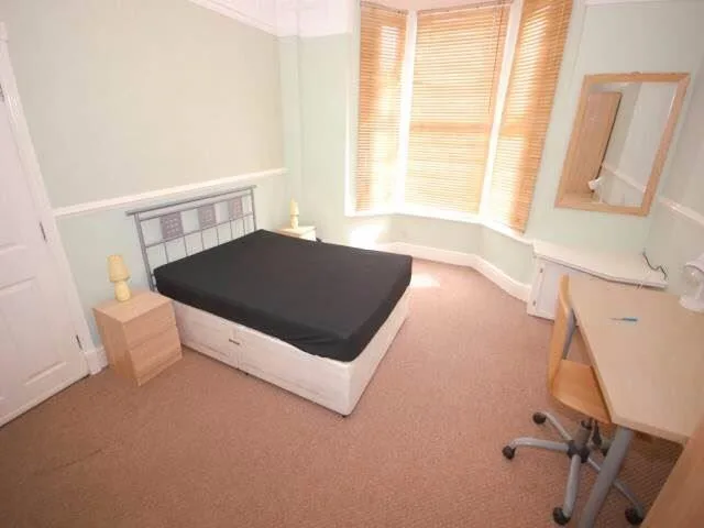 4 bedroom semi-detached house for rent
