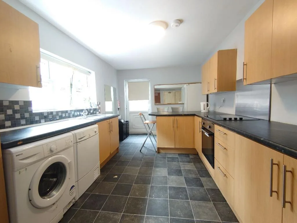 4 bedroom semi-detached house for rent