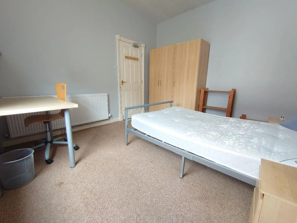 4 bedroom semi-detached house for rent