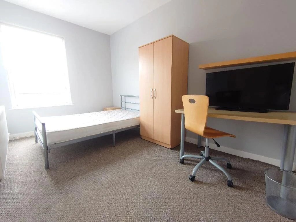 4 bedroom semi-detached house for rent