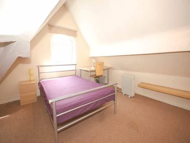 4 bedroom semi-detached house for rent