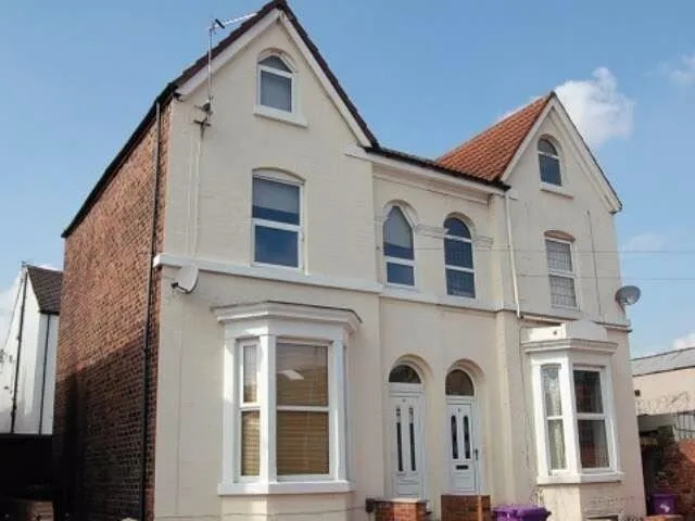4 bedroom semi-detached house for rent